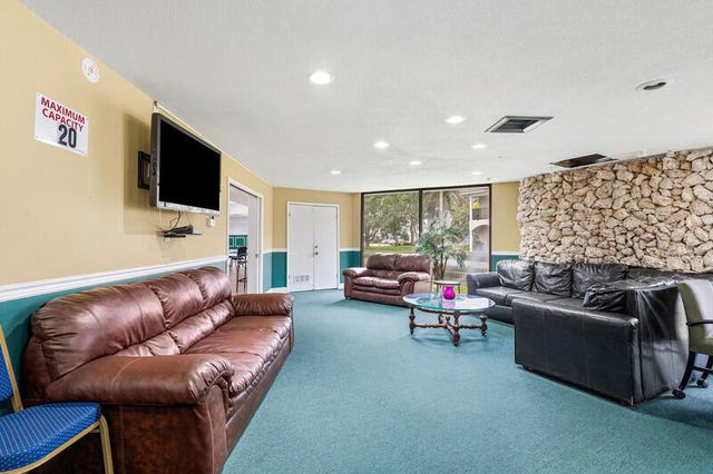 109 Royal Park Drive 3b, Oakland Park, FL 33309