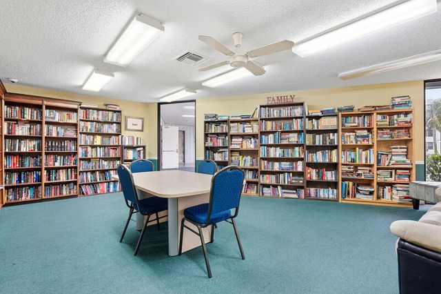 109 Royal Park Drive 3b, Oakland Park, FL 33309