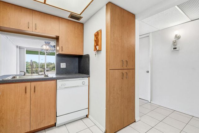 109 Royal Park Drive 3b, Oakland Park, FL 33309