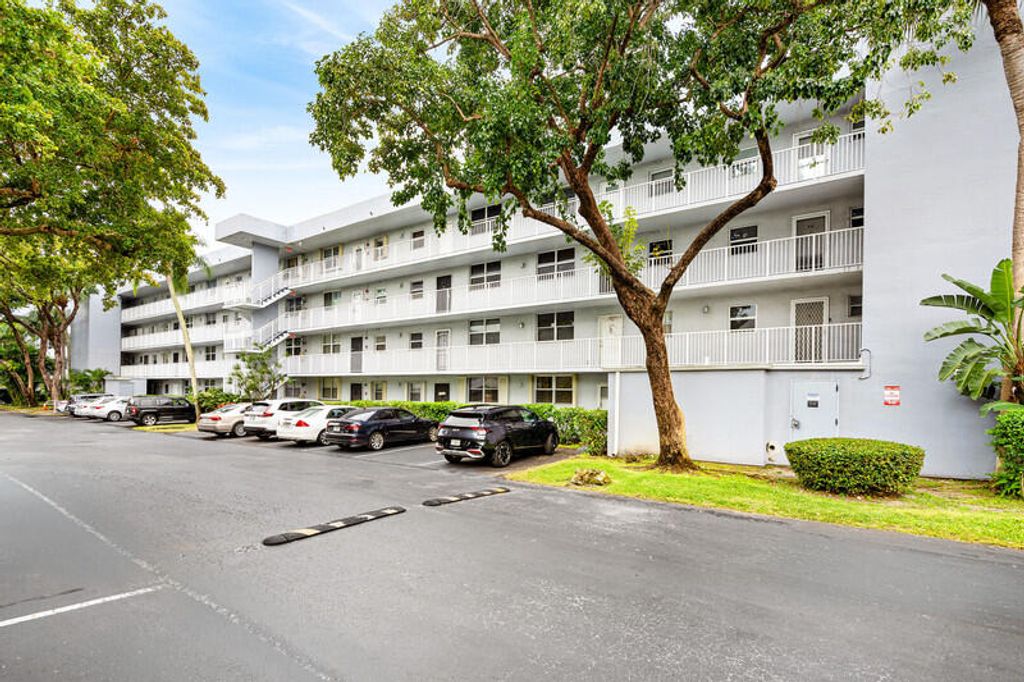 109 Royal Park Drive 3b, Oakland Park, FL 33309