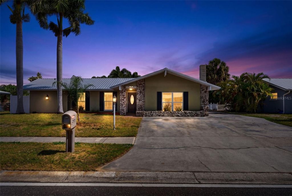 2555 CONSTITUTION BOULEVARD, Sarasota, FL 34231