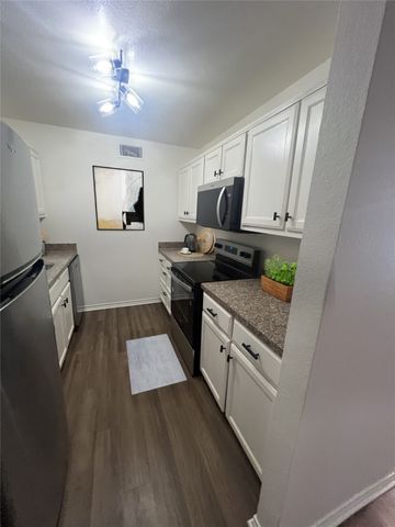 4639 Williams Road 203, Benbrook, TX 76116