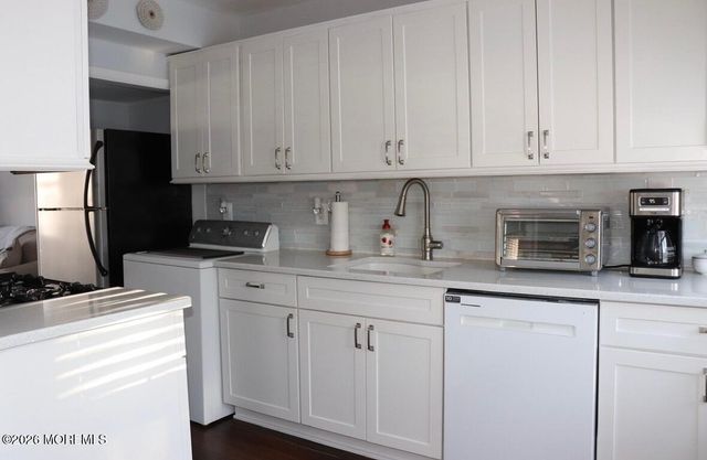 40 Belshaw Avenue, Shrewsbury Twp, NJ 07724