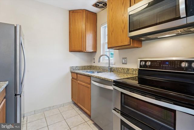 1634 W ABINGDON DR #102, Alexandria, VA 22314