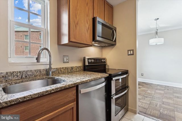 1634 W ABINGDON DR #102, Alexandria, VA 22314