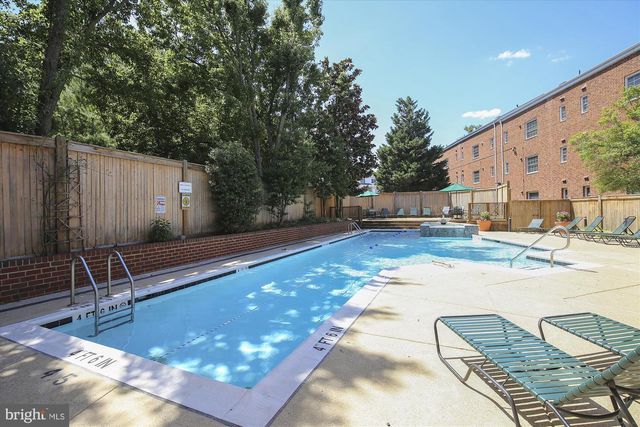 1634 W ABINGDON DR #102, Alexandria, VA 22314