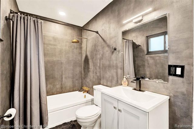 3237 Harris Street, Ferndale, MI 48220
