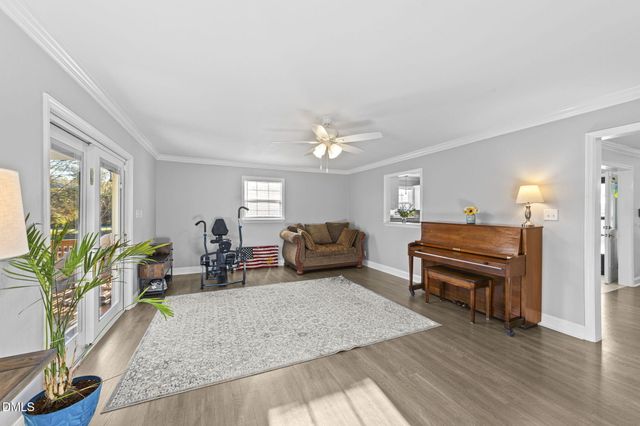 353 N Pleasant Coates Road, Benson, NC 27504