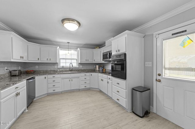 353 N Pleasant Coates Road, Benson, NC 27504