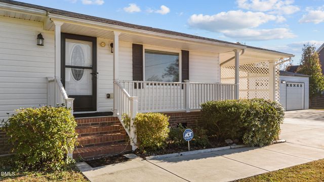 353 N Pleasant Coates Road, Benson, NC 27504