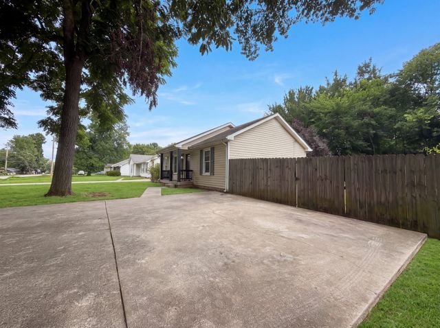 225 Tobacco Rd, Clarksville, TN 37042