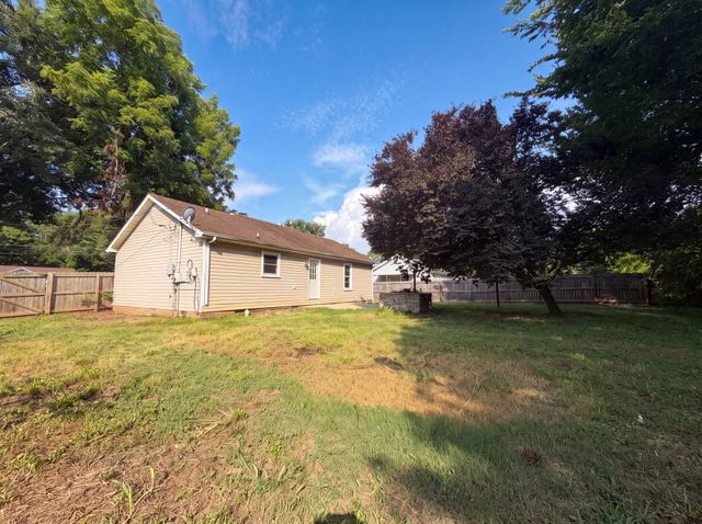 225 Tobacco Rd, Clarksville, TN 37042