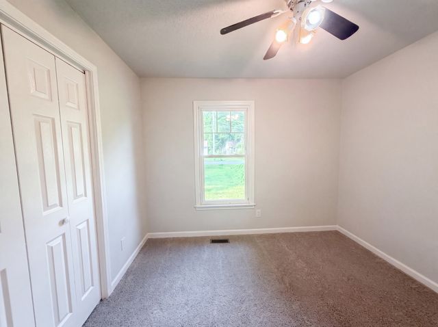 225 Tobacco Rd, Clarksville, TN 37042