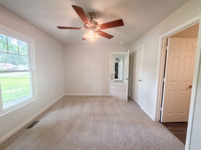 225 Tobacco Rd, Clarksville, TN 37042