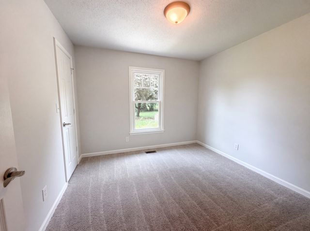 225 Tobacco Rd, Clarksville, TN 37042