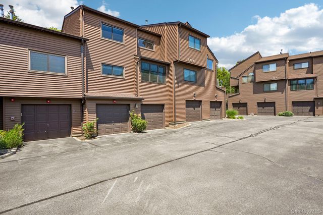 20 Aspen Court 20, Nanuet, NY 10954