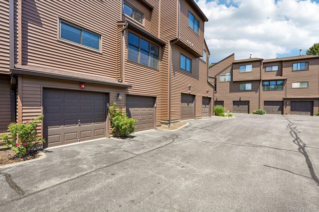 20 Aspen Court 20, Nanuet, NY 10954