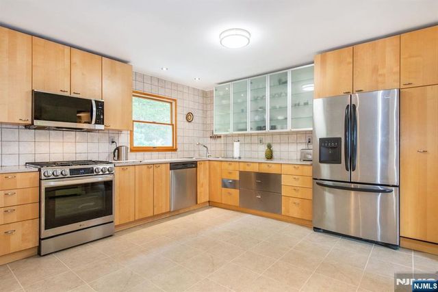 24 Molinari Drive, Wanaque, NJ 07465