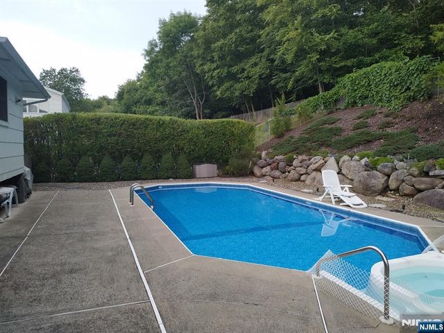 24 Molinari Drive, Wanaque, NJ 07465