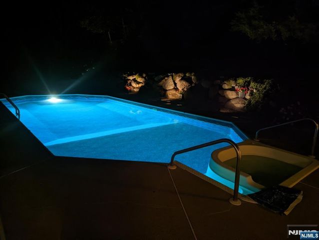 24 Molinari Drive, Wanaque, NJ 07465