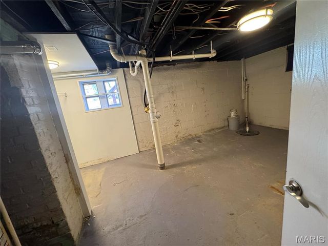 1805 Uceyle Avenue, Overland, MO 63114