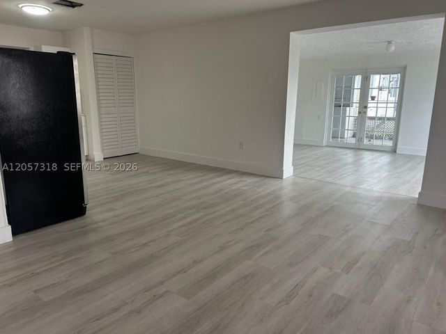 9200 SW 37th St, Miami, FL 33165