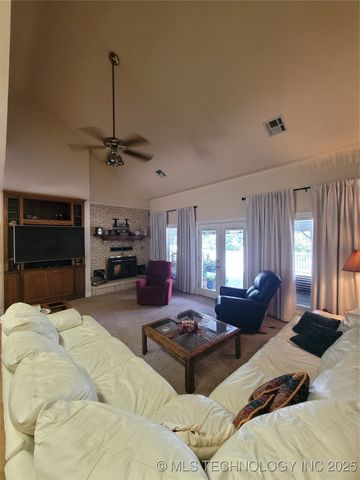 700 N Maytubby Street, Kingston, OK 73439