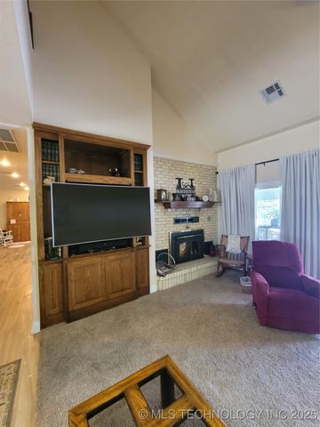 700 N Maytubby Street, Kingston, OK 73439