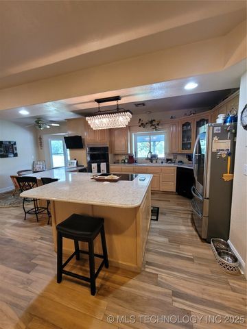 700 N Maytubby Street, Kingston, OK 73439