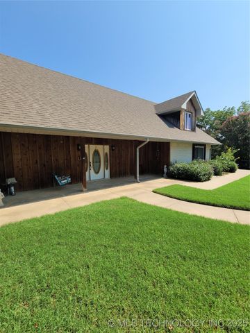 700 N Maytubby Street, Kingston, OK 73439