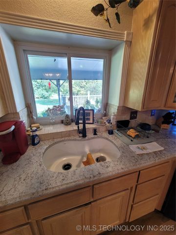 700 N Maytubby Street, Kingston, OK 73439