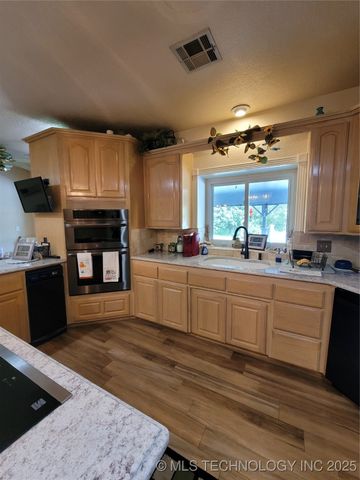 700 N Maytubby Street, Kingston, OK 73439