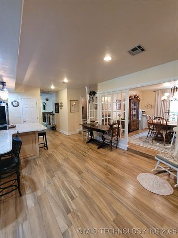 700 N Maytubby Street, Kingston, OK 73439