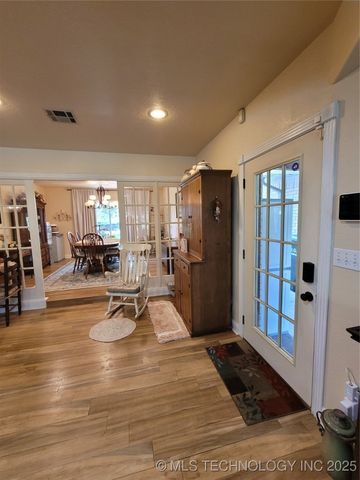 700 N Maytubby Street, Kingston, OK 73439