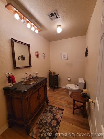 700 N Maytubby Street, Kingston, OK 73439