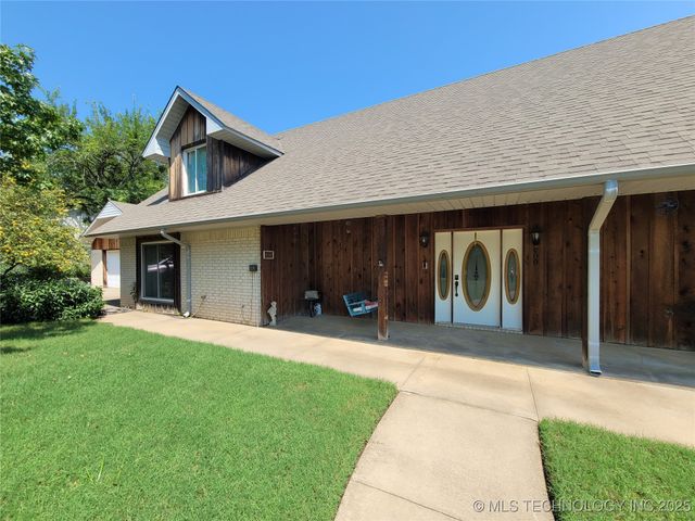 700 N Maytubby Street, Kingston, OK 73439