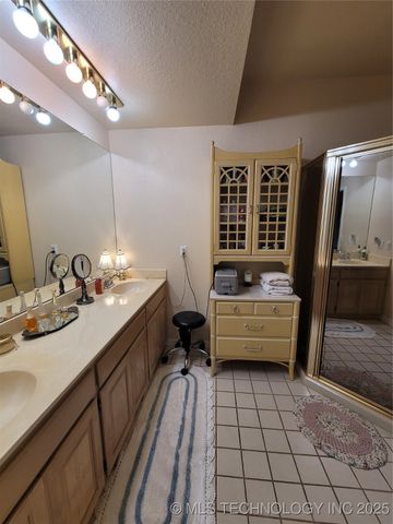 700 N Maytubby Street, Kingston, OK 73439