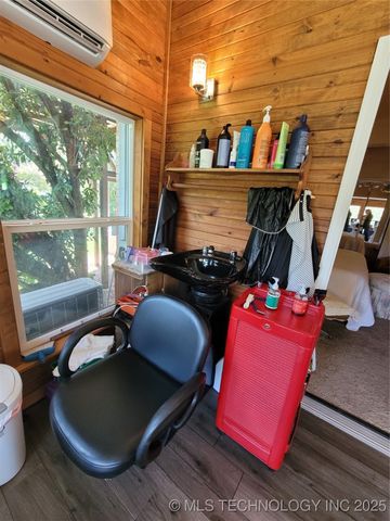 700 N Maytubby Street, Kingston, OK 73439