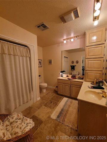 700 N Maytubby Street, Kingston, OK 73439