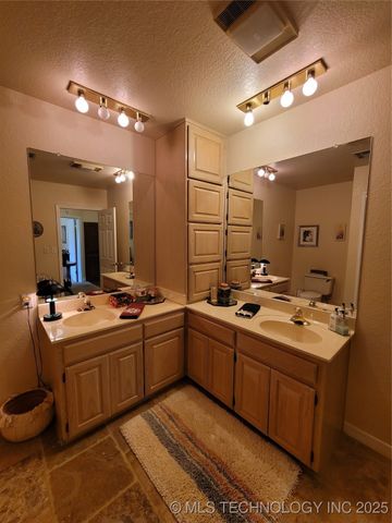 700 N Maytubby Street, Kingston, OK 73439