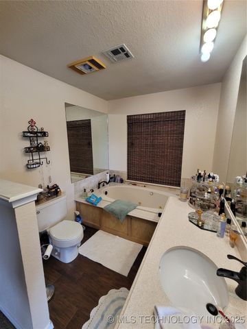 700 N Maytubby Street, Kingston, OK 73439