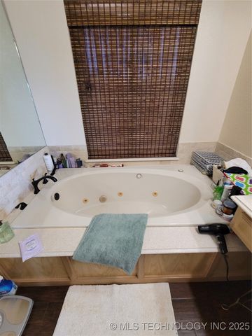 700 N Maytubby Street, Kingston, OK 73439