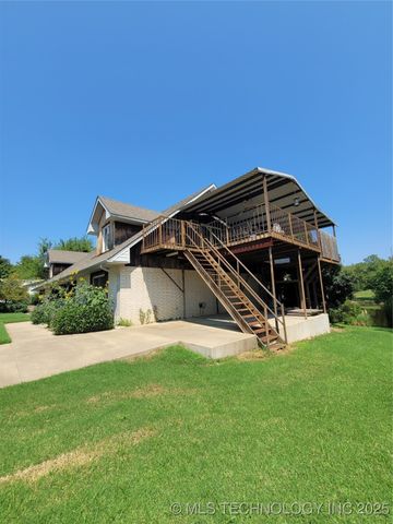 700 N Maytubby Street, Kingston, OK 73439