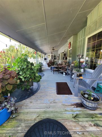 700 N Maytubby Street, Kingston, OK 73439