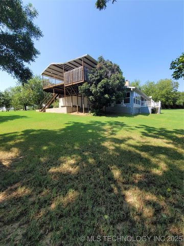 700 N Maytubby Street, Kingston, OK 73439