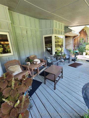 700 N Maytubby Street, Kingston, OK 73439