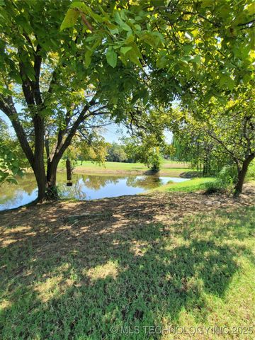 700 N Maytubby Street, Kingston, OK 73439