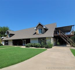 700 N Maytubby Street, Kingston, OK 73439