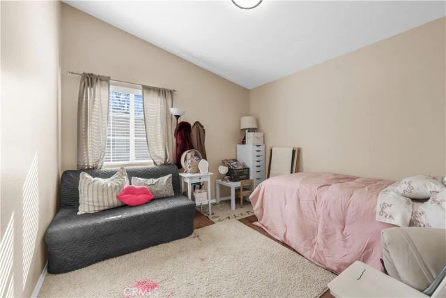 9001 Owensmouth 28, Canoga Park, CA 91304