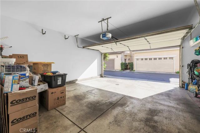 9001 Owensmouth 28, Canoga Park, CA 91304